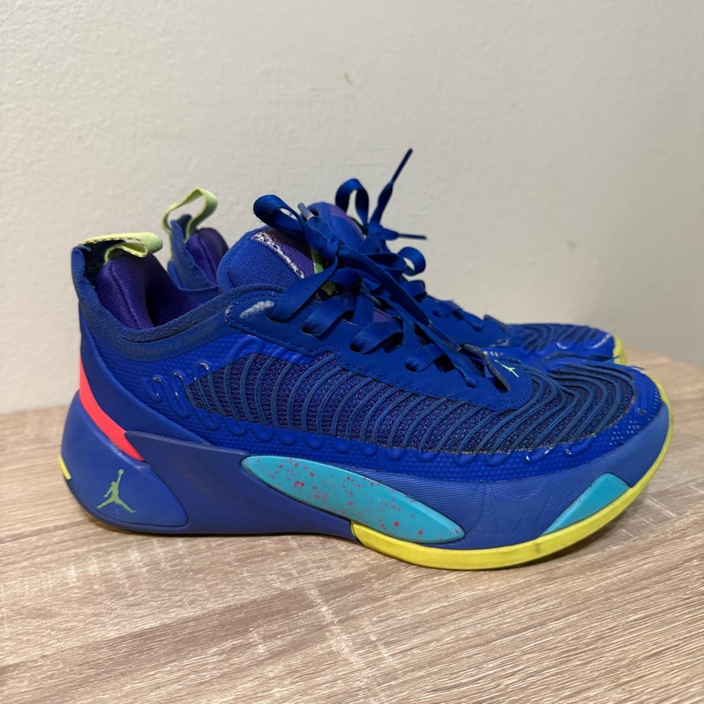 Nike Luka1 Basketball Shoes (Size 5.5 Youth)
